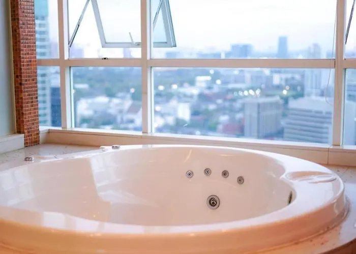 Apartment 2br, Good View, Bts Chitlom, Bkk *